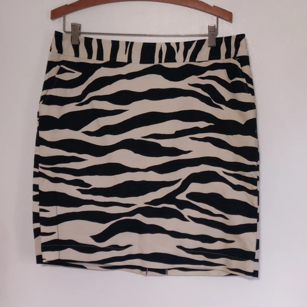 Women's Skirt - Picture 1 of 6